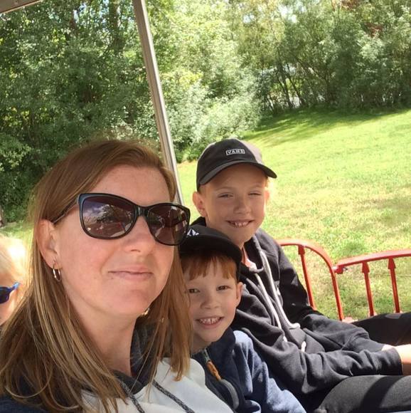 Meet your Posher, Courtney - Picture 1 of 1